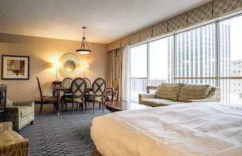 Suite, 1 King Bed (Congressional)