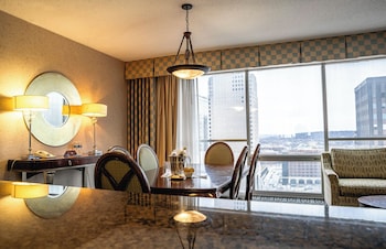 Suite, 1 King Bed (Congressional)