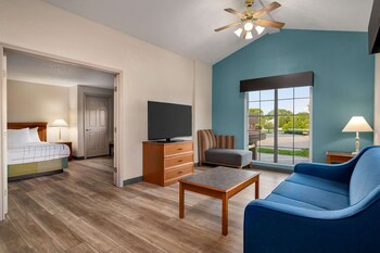 Suite, 1 King Bed, Non Smoking