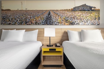 Deluxe Room, 2 Queen Beds, Accessible, Non Smoking (Mobility, Roll-In Shower)