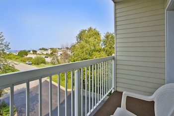 Standard Room, 2 Queen Beds, Balcony (High Floor)