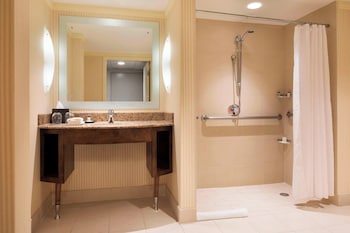 Room, 1 King Bed (Mobility/Hearing Access, Roll-In Shwr)