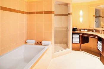 Club Suite, 1 King Bed with Sofa bed