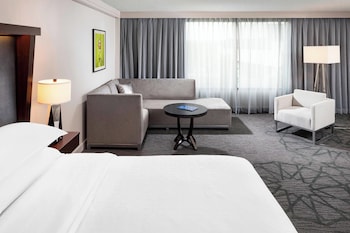 Room, 1 King Bed (Mobility/Hearing Access, Roll-In Shwr)