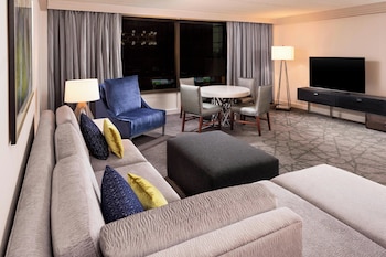 Club Suite, 1 King Bed with Sofa bed
