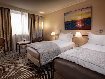 Superior Room, 2 Twin Beds, City View