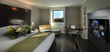 Luxury Room, 1 King Bed, Club Lounge Access, City View