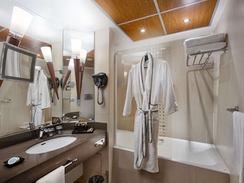 Superior Room, 2 Twin Beds, City View