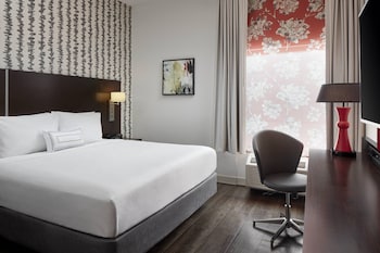 Room, 1 King Bed, Hearing Accessible (Accessible Bathtub)