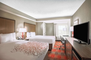Room, 2 Queen Beds, Accessible, Non Smoking (Roll-In Shower)