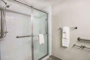 Room, 2 Queen Beds, Accessible, Non Smoking (Roll-In Shower)