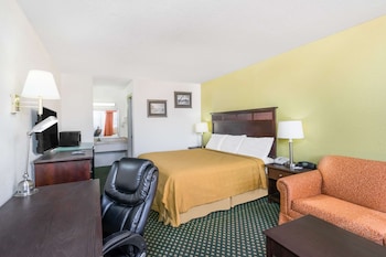 Room, 1 King Bed, Smoking