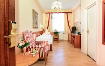 Single Room (City/Courtyard view)