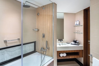 Deluxe Room, 1 King Bed, City View