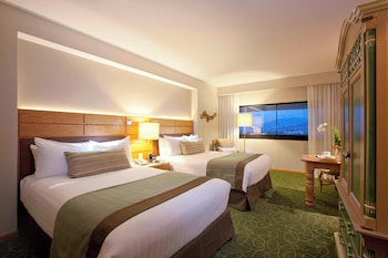 Room, 2 Double Beds, City View