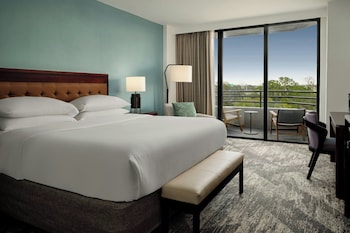 Club Room, 1 King Bed, Balcony