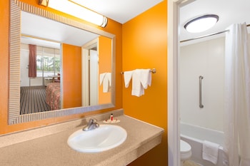 Basic Double Room, 2 Double Beds