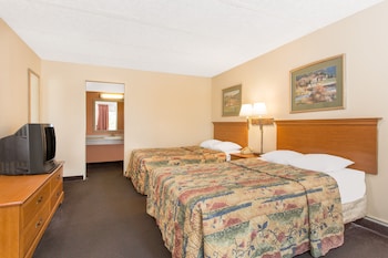 Basic Double Room, 2 Double Beds