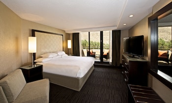 Suite, 1 King Bed with Sofa bed, Mountain View