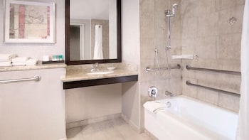 Executive Suite, 1 King Bed with Sofa bed, Mountain View