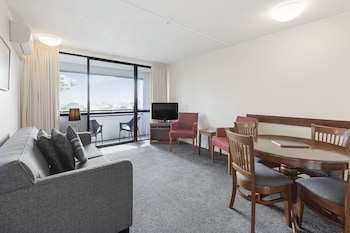 Two Bedroom Queen Apartment with Balcony