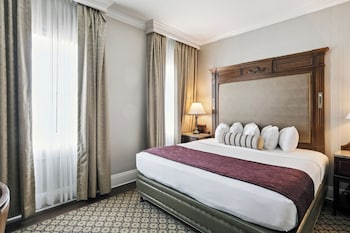 Deluxe Room, 1 King Bed