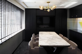 Suite, Non Smoking (Cross Floor)