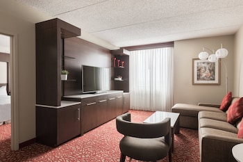 Suite, 1 Bedroom (Mobility Accessible, Roll-in Shower)