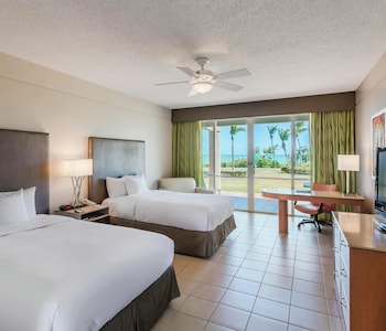 Oceanfront Deluxe Patio Room with 2 Double Beds