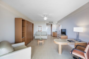 Ocean Tower Suite with Parlor 1 King and 2 Doubles