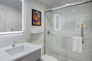 Standard Room, 1 King Bed, Non Smoking, Refrigerator & Microwave