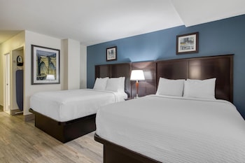 Executive Room, 2 Queen Beds, Non Smoking, Refrigerator & Microwave