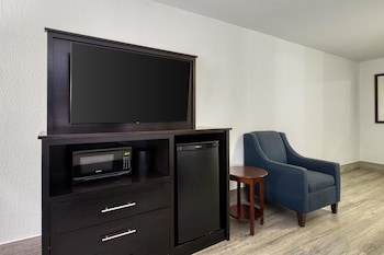Executive Room, 2 Queen Beds, Non Smoking, Refrigerator & Microwave