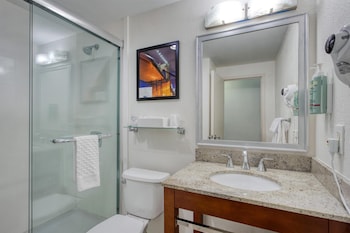 Standard Room, 2 Double Beds, Non Smoking, Refrigerator & Microwave