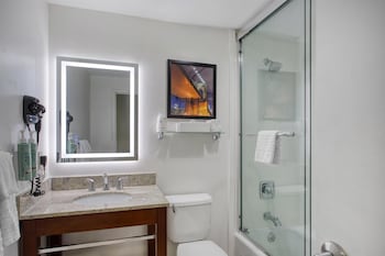Executive Room, 2 Queen Beds, Non Smoking, Refrigerator & Microwave