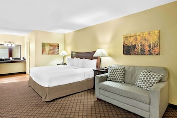 Standard Room, 1 King Bed, Accessible, Bathtub