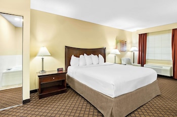 Suite, 1 King Bed, Non Smoking, Jetted Tub