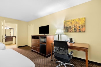 Standard Room, 2 Queen Beds, Accessible, Bathtub