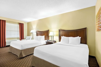 Standard Room, 2 Queen Beds, Accessible, Bathtub