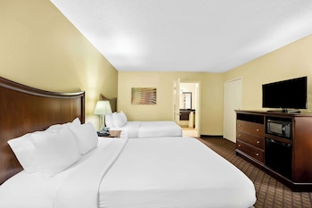Standard Room, 2 Queen Beds, Accessible, Bathtub