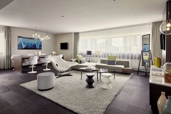 Suite, 1 Bedroom (View)