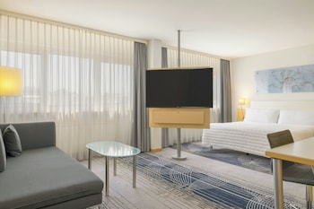 Deluxe Room, 1 King Bed