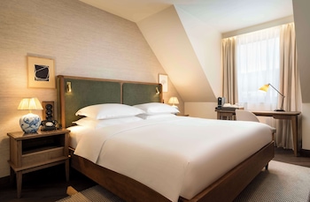 Junior Suite, 1 King Bed (Deluxe)