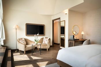 Room, 1 King Bed, Balcony
