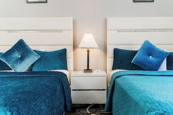 Standard Room, 2 Double Beds, Lake View
