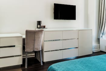 Standard Room, 1 King Bed, Lake View