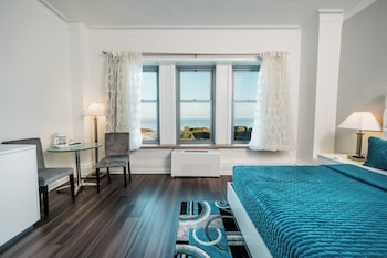 Standard Suite, 1 King Bed, Lake View, Lakeside