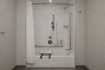 Room, 1 King Bed, Accessible, Bathtub