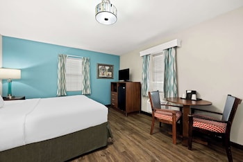 Family Suite, Multiple Beds, Non Smoking, Refrigerator & Microwave