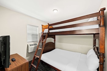 Family Suite, Multiple Beds, Non Smoking, Refrigerator & Microwave